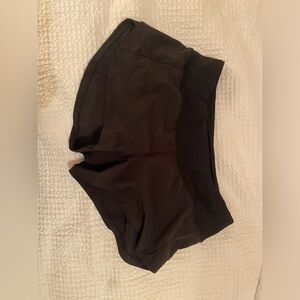 lulu speed up low rise shorts